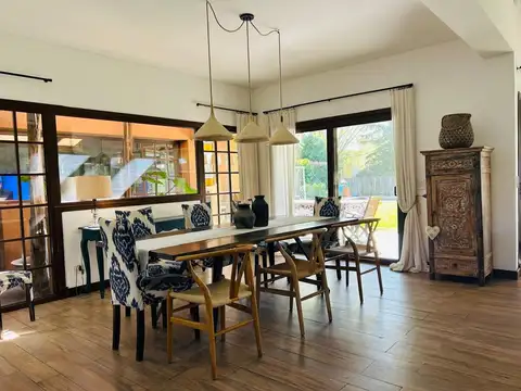 Casa en Alquiler Temporal con 2 cocheras