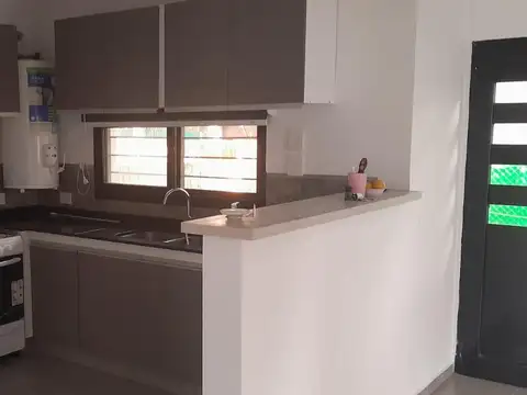 Casa en Alquiler con 2 cocheras
