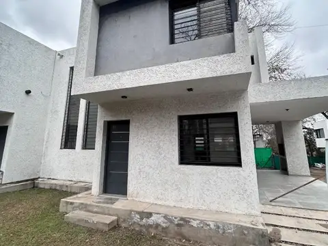 Casa en Alquiler de 3 dormitorios
