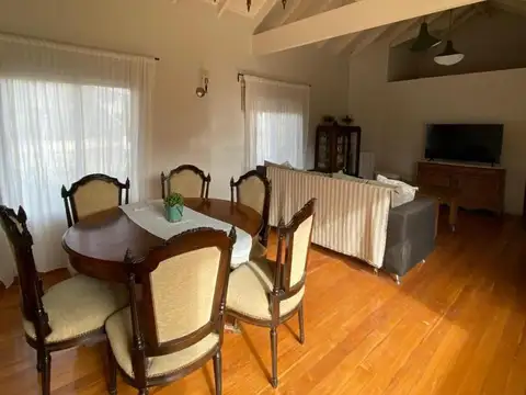 Casa 5 ambientes con 3 baños