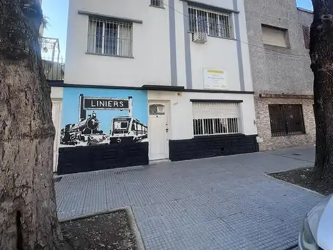 Venta de casa en lote propio en Liniers