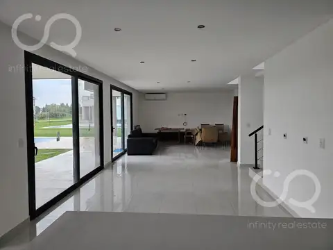 Casa 5 ambientes con 3 baños