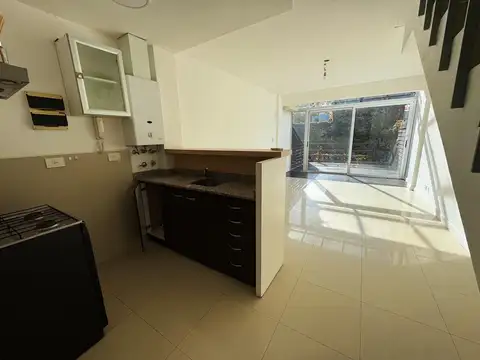 Duplex  en San Fernando con Jardín y cochera triple a la venta!