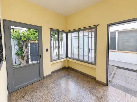 VENTA CASA 4 AMBIENTES EN MORON