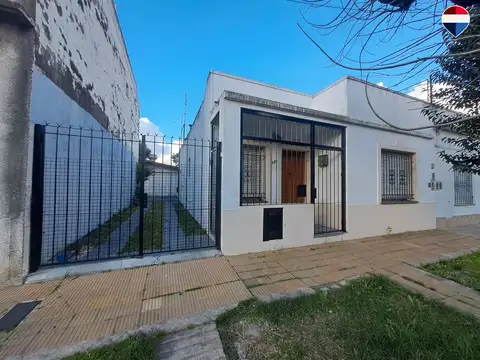 VENTA CASA 4 AMBIENTES EN MORON