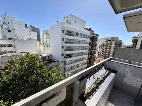 Generoso ambiente al frente 