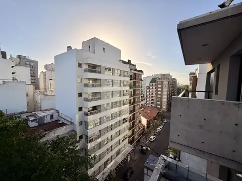 Generoso ambiente al frente 