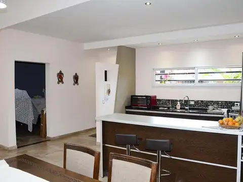 CF869 - CASA EN VENTA Z/ AV. SANTA CRUZ Y AV. 115