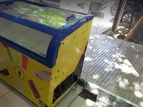 FONDO DE COMERCIO - LOCAL HELADERÍA,  EXCELENTE UBICACIÓN 