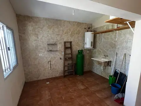 Casa 4 ambientes con 1 baño