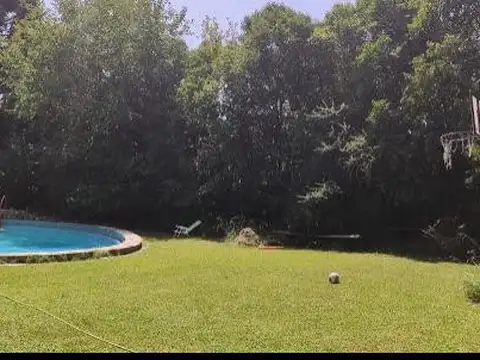 Casa quinta 4 ambientes. Quincho y piscina. Sauna. 2 baños. 2 cocheras. Vivienda o desarrollo inmob.