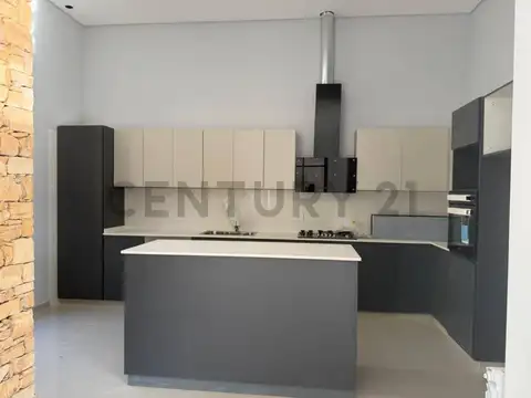 VENTA CASA 3 DORMITORIOS EN B° PRIVADO
