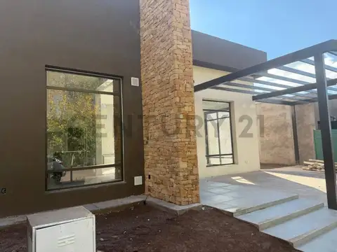 Lateral Oeste Acceso Sur 2200