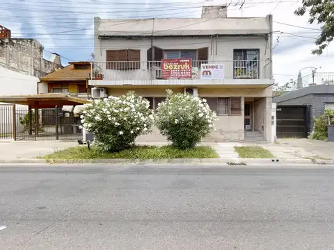Departamento en venta en Olivos, 4 ambientes con balcon corrido, primer piso por escalera