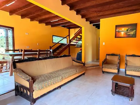 Casa 4 ambientes con 2 baños