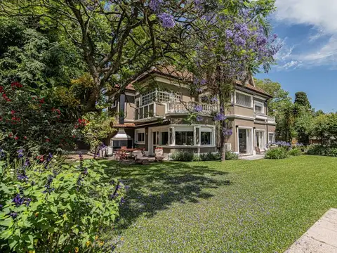 Venta Casa. 6 ambientes. Jardín. Pileta. Lote de 850m2. Vicente López