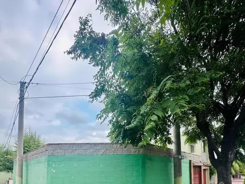 Casa en venta - 3 Dormitorios 2 Baños - Cocheras - 250Mts2 - Córdoba