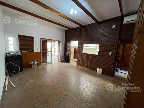 Casa en Alquiler con 1 cochera