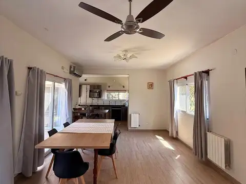 Casa 4 ambientes con 2 baños