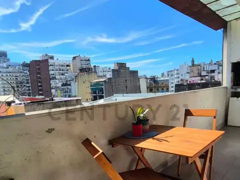 En Venta Luminoso departamento 3 Ambientes con balcón aterrazado y parrilla individual.