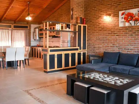 Casa con Pileta en Venta en Villa Amelia Ruta 18