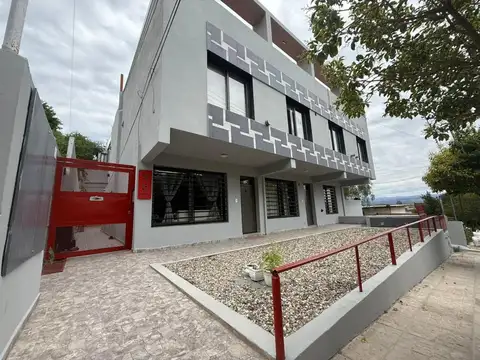 DPTO DOS DORM CON PATIO Y COCHERA VILLA CARLOS PAZ
