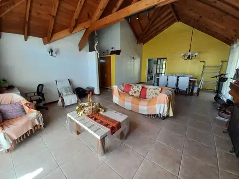 Casa 6 ambientes con 3 baños