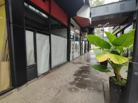 Oficina en Alquiler en Barrio Parque Leloir, USD 650