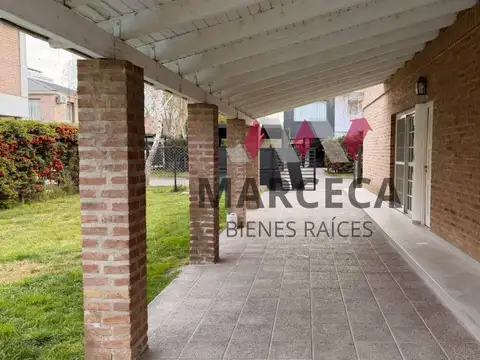 Casa 5 ambientes con 3 baños