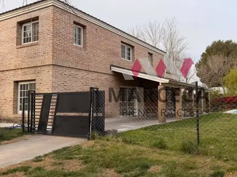 Alquiler casa de 4 dormitorios en barrio cerrado Villa Luisa