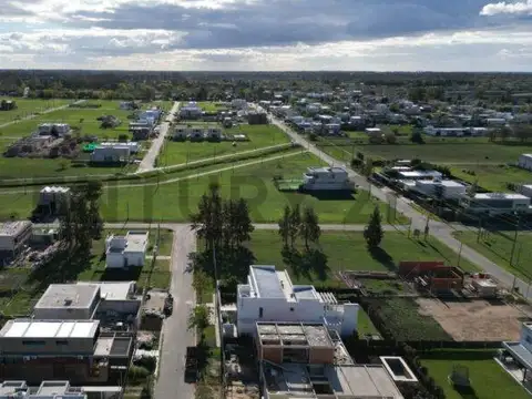 Venta de Lote de 597,90m2  en José Hernández, La Plata, Barrio Don Carlos