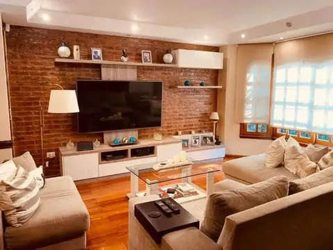 Casa en Venta con 3 cocheras