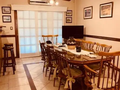Casa 5 ambientes con 3 baños
