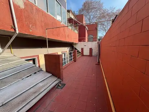 TIPO CASA 4  AMBIENTES C/ TERRAZA Y PATIO