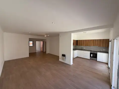 Casa 5 ambientes con 2 baños