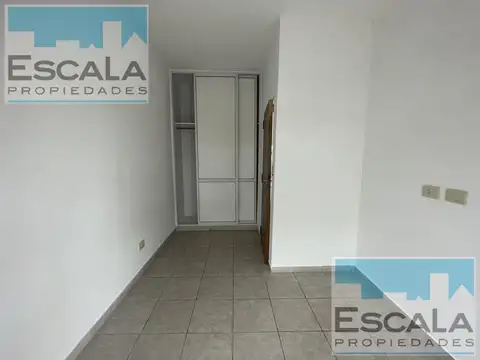 DEPARTAMENTO DE DOS DORM POR ESCALERAS CON BALCON EN VENTA