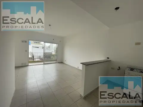 DEPARTAMENTO DE DOS DORM POR ESCALERAS CON BALCON EN VENTA