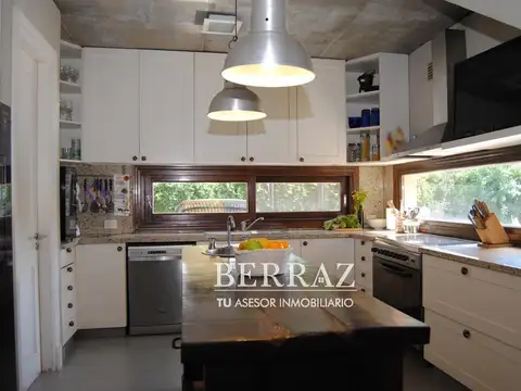 Casa venta 7 ambientes en Olivos Golf CC Malvinas Argentinas lote de 1851 m2