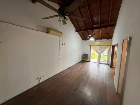 CASA EN VENTA 3 DORMITORIOS EN BARRIO MONASTERIO