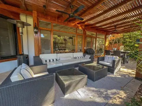 Casa 7 ambientes con 4 baños