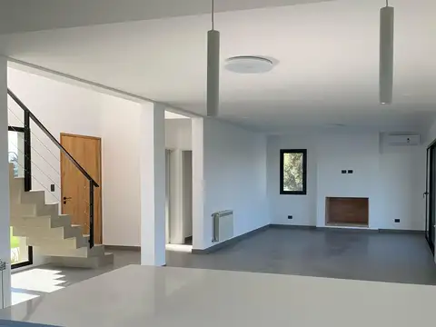 Casa 5 ambientes con 2 baños