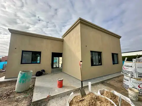 Casa en Venta con 3 cocheras