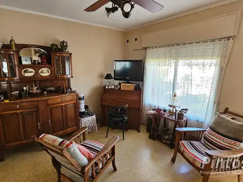 Casa 11 ambientes con 1 baño