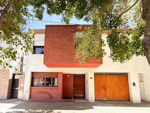 CASA 3 DORMITORIOS EN VENTA LA PLATA + PATIO