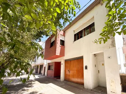 Diagonal 96 numero 63 e/ plaza 19 de Noviembre y calle 26 100