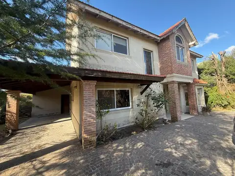 Casa 5 ambientes con 2 baños