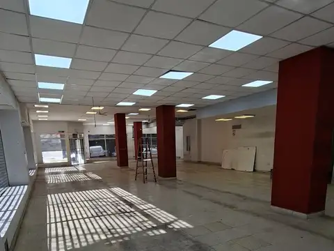 Local en venta en Constitucion PB 620m2 1er piso 190 sotano 124m2 totalmente al frente