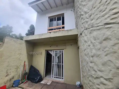 Casa 6 ambientes con 2 baños