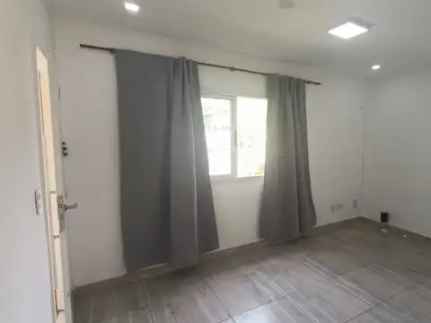 Casa 6 ambientes con 2 baños