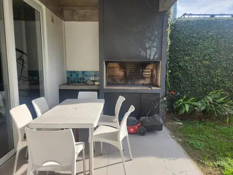 Casa 5 ambientes con 4 baños